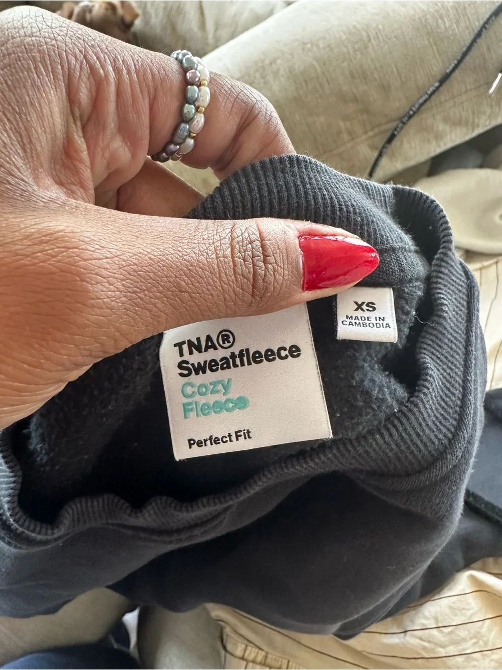 TNA | Cozy Fleece Perfect Cropped Sweatshirt | Black - Picture 3 of 4